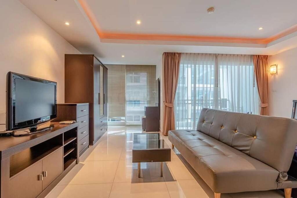 Avenue Residence C5 Pattaya Esterno foto